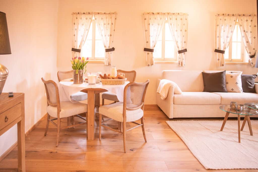 Casa vacanze - tavolo da pranzo interno - soggiorno