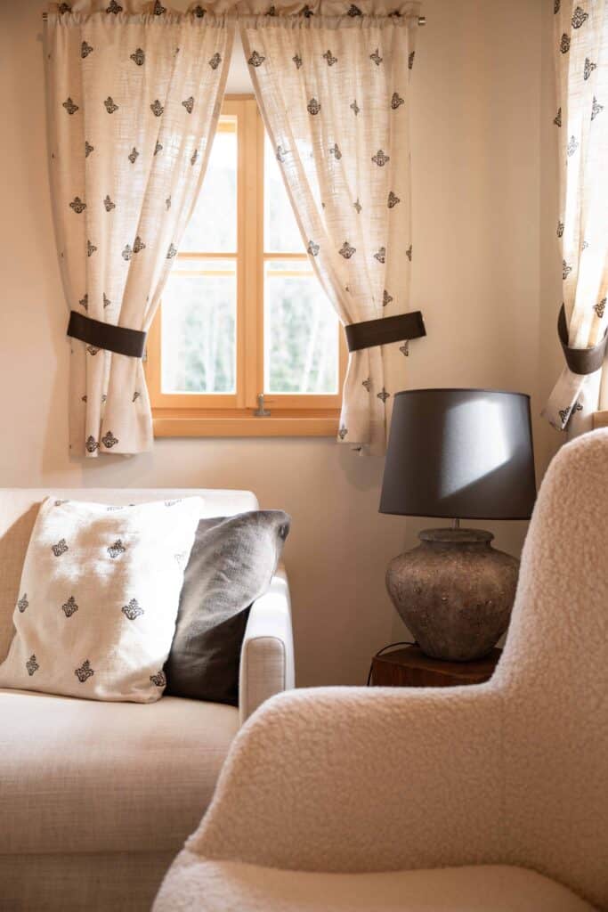 Helles Wohnzimmer mit gemütlicher Einrichtung