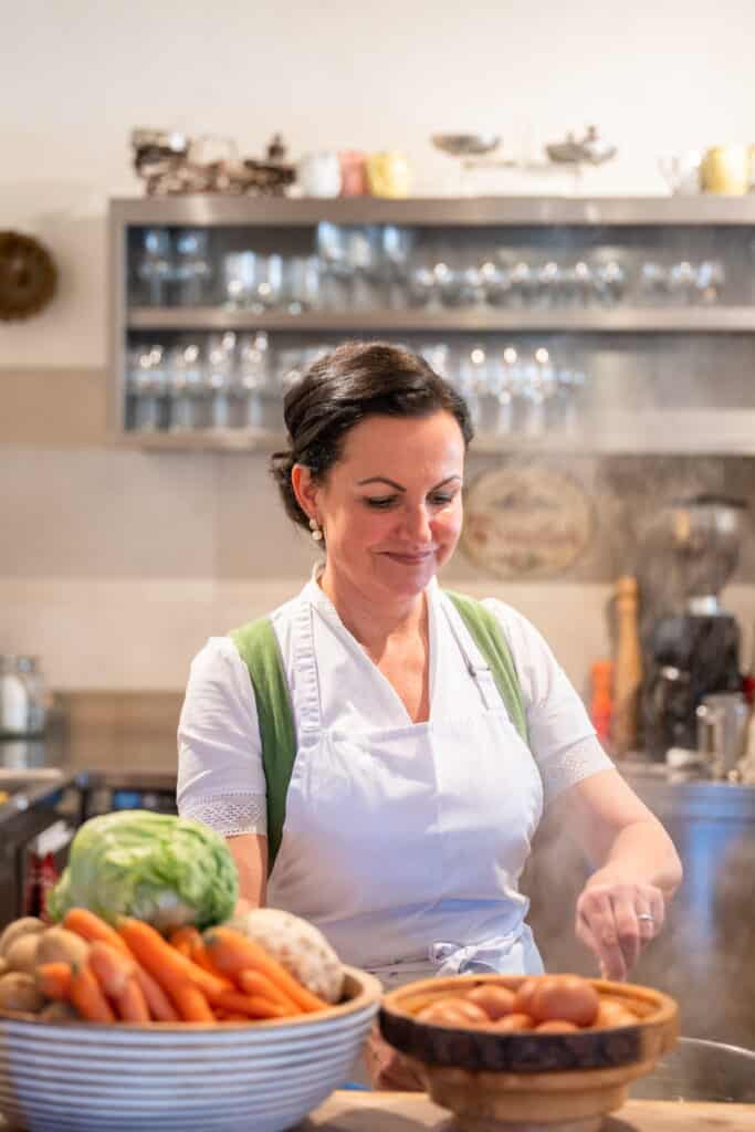 Cibo fresco e preparazione nella cucina di Ebner1822.